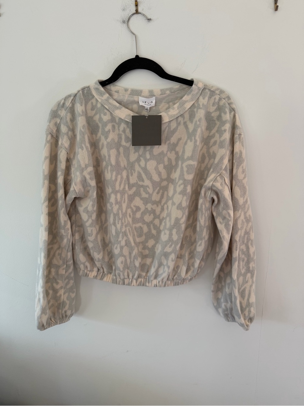 Le Lis Beige and Cream Leopard-Print Cropped Sweatshirt